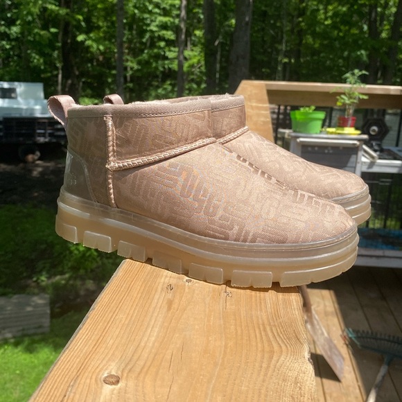 Ugh low cut boots - Picture 3 of 7